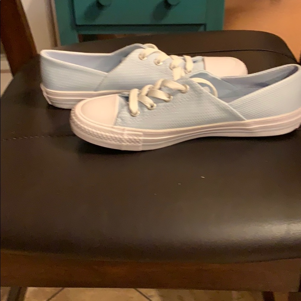 Converse - Picture 2 of 4